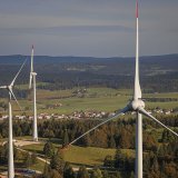 La commission compétente du Conseil des Etats est favorable à une procédure concentrée d'approbation pour des installations solaires et éoliennes (archives). KEYSTONE/VALENTIN FLAURAUD
